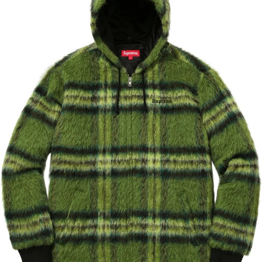 Grön Supreme mohair work jacket. Såld på grailed för allt mellan 180-300€. Hoodies.