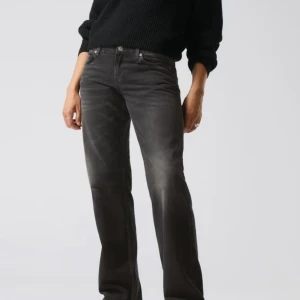 Arrow jeans - Säljer mina jättefina jeans från Weekday! Använda några få gånger, skulle säga att det är nyskick💓nyskick: ca 600