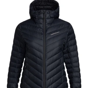 peak jacka ❤️ - Den är i toppenskick och endast använde en vinter, kan finnas någon ”repa” någonstans, skriv privat för egna bilder ❤️ kom gärna med bud!! (Nyköpt för 1999kr)