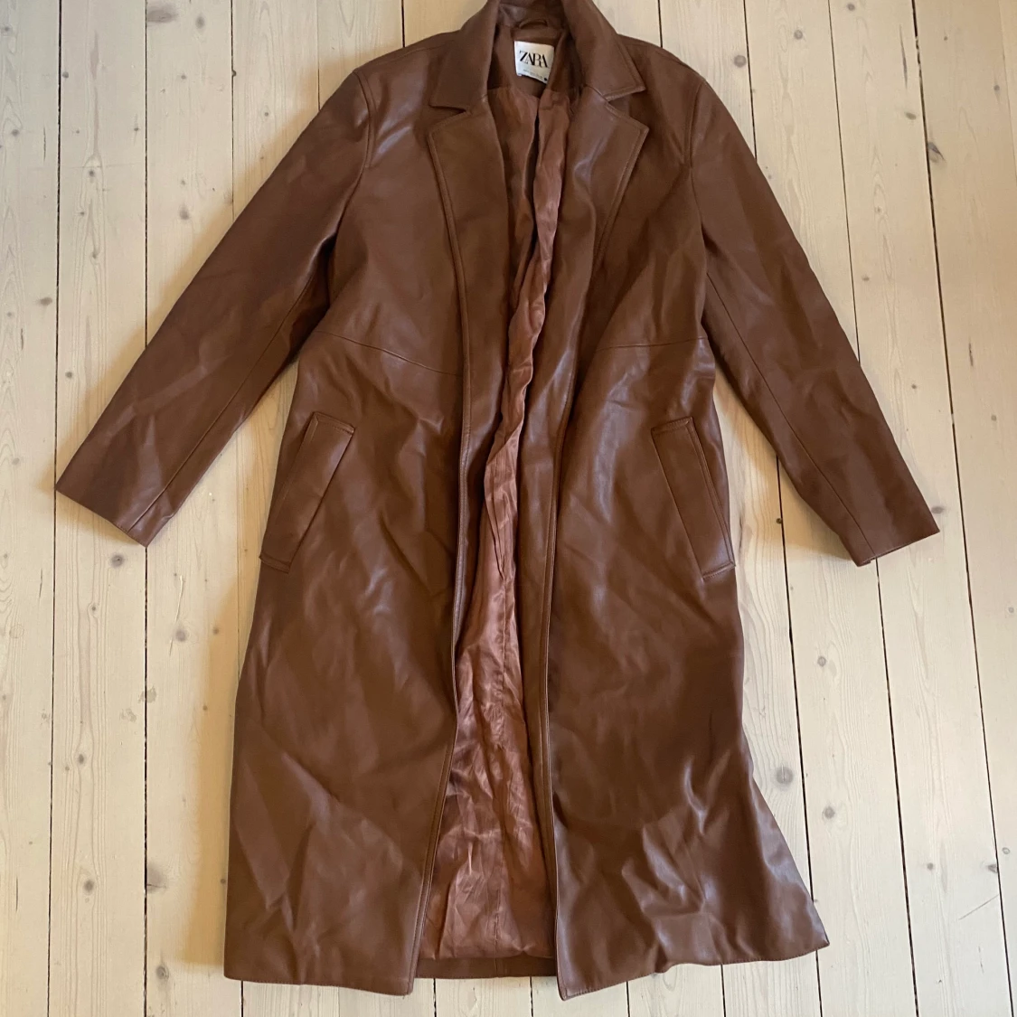 Brun trench coat från zara i PU