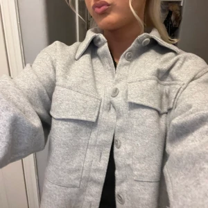 Jacka  - Storlek s lite croppad