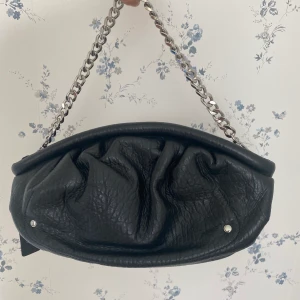 Väska nunoobags  - Säljer denna jättefina väska från nunoo. Den är helt oanvänd med prislapp kvar! 