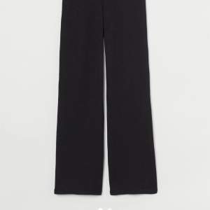 Svarta stickade byxor från H&M, aldrig använda, prislapp kvar