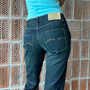Jeans - Lågmidjade jeans från G-Star💙 Storlek 29. Väldigt bra skick. Mått: 80 cm runt midja. Innerbenslängd 73 cm. Frakt tillkommer💕