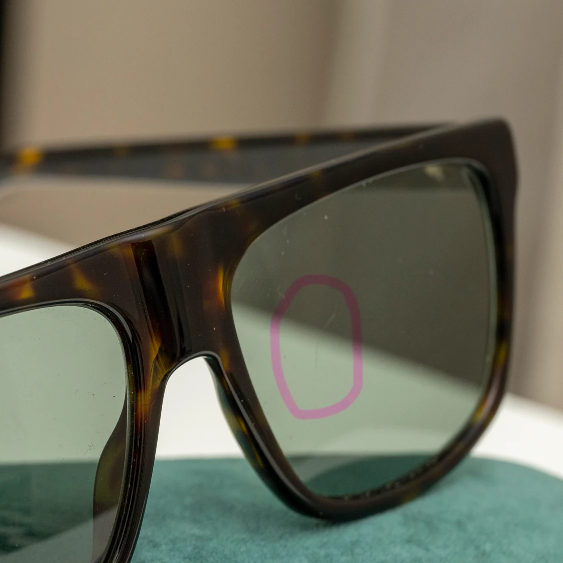 Gucci solglasögon  - 90