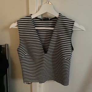 Topp - Topp från Zara i strl M men passar mer xs/s🫶🏼