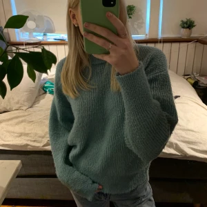 Torkås glittrig stickad tröja  - SUPER söt tröja från Gina som glittrar och är torkås💓 glittret syns verkligen inte på bild men den har glittertrådar insydda dom gör att den glittrar 