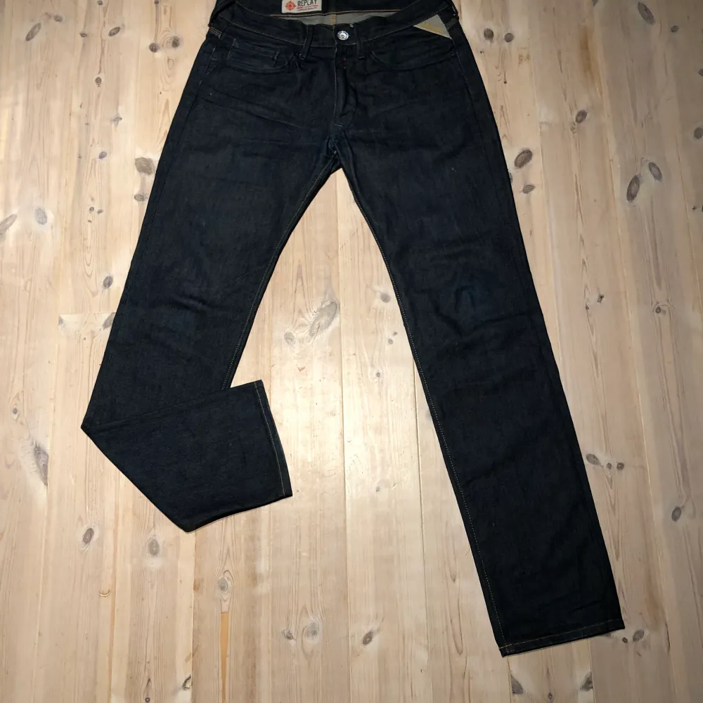 Replay jeans straight leg Storlek:W31/L32 Skick:8,5/10 Pris:350kr  Köparen står för eventuell frakr.66kr spårbart med postnord.. Jeans & Byxor.