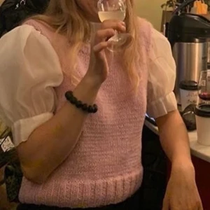 Topp weekday <3 - Så cool transparent blus från weekday som man kan ha såhär under en väst! 