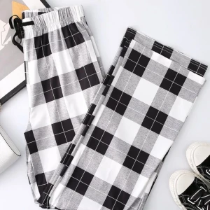 Pyjamasbyxor - Supersköna pyjamasbyxor i storlek S, köparen står för frakten! :)