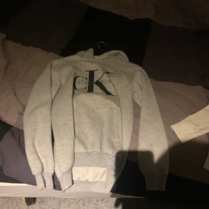 Celvin Klein hoodie  - Celvin Klein hoodie storlek s 