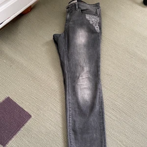 Lowwaist jeans  - Jeans med lågmidja från H&M, sparsamt använda. 