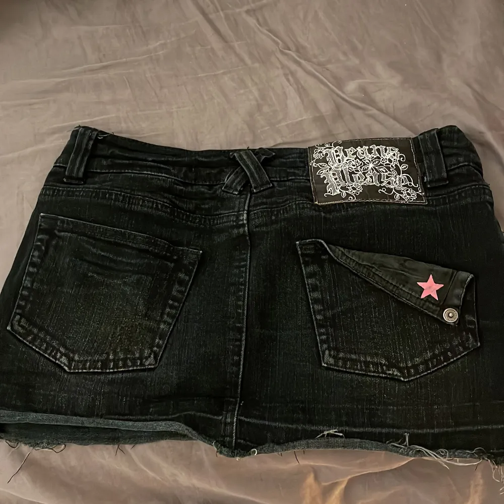 Mini skirt jeans, aldrig kommit till användning och är i gott skick, skriv om intresserad:) köpare står för frakt Skriv för fler bilder.. Kjolar.
