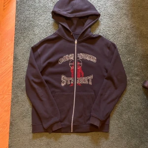Rhinestone hoodie - Svart  8/10 Size M pris kan diskuteras 