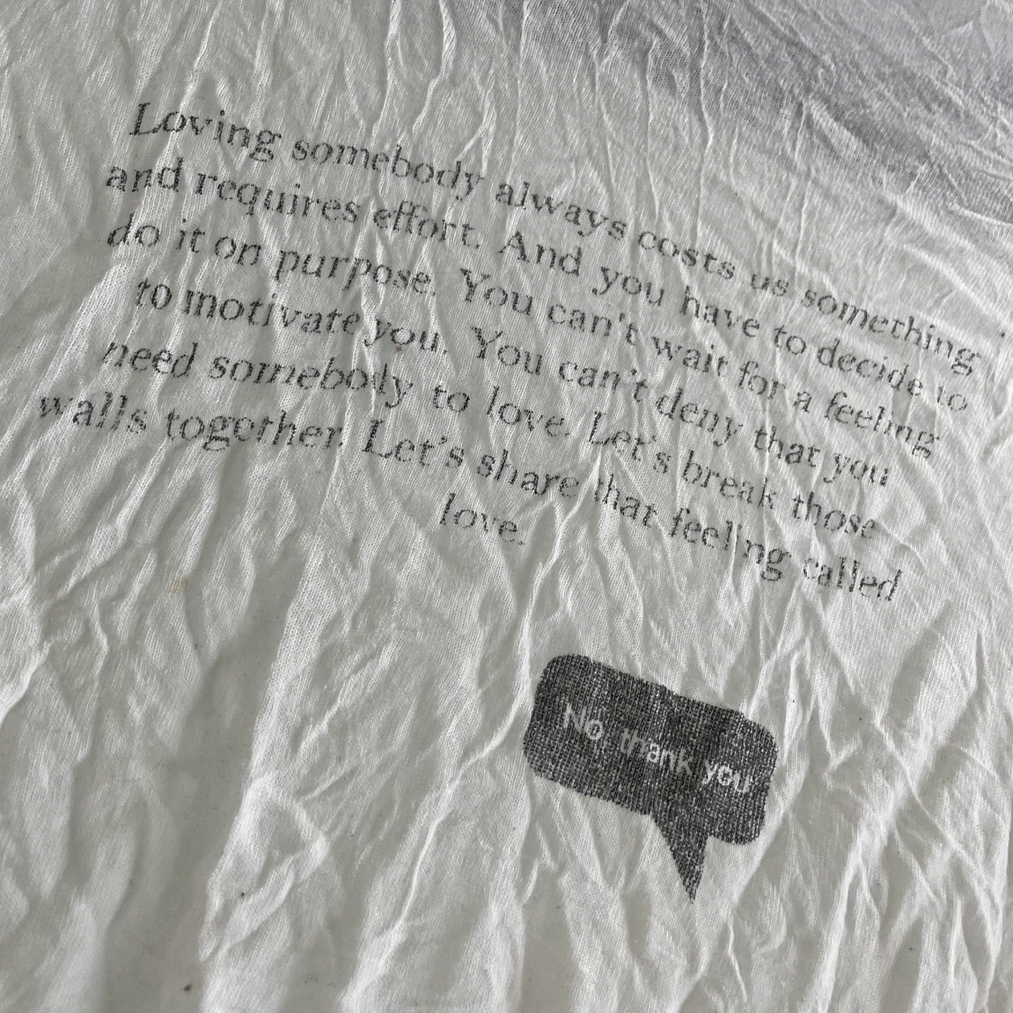 Lös t-shirt med text i storlek L - 90