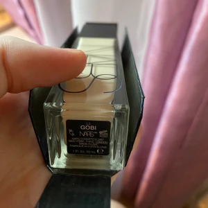 Foundation Nars - Helt ny, köpte fel färg så den är inte öppnad med locket, bra skick. 