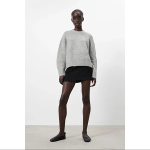 Zara stickad tröja - Säljer en superfin stickad tröja från zara. Vid flera intresserade blir det budgivning✨