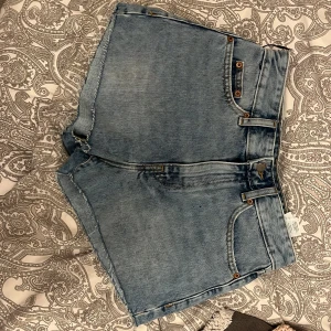 Jeans shorts  - Säljer dessa blåa jeans shorts från dr Denim andvönda Max 10 gånger 