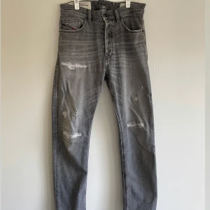 Diesel jeans  - Säljer mina supersnygga och supersköna diesel jeans😍 Skick 8/10🔥 