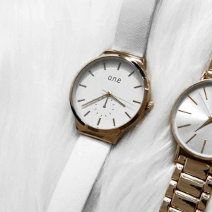 Klocka med vitt band  - Klocka med vitt band 