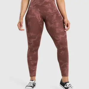 Säljer dessa super fina tights från Gymshark i Strl XS. Använda en gång! 