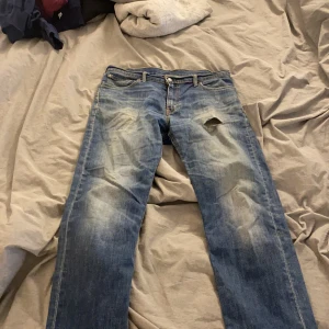 levis jeans - bra skick