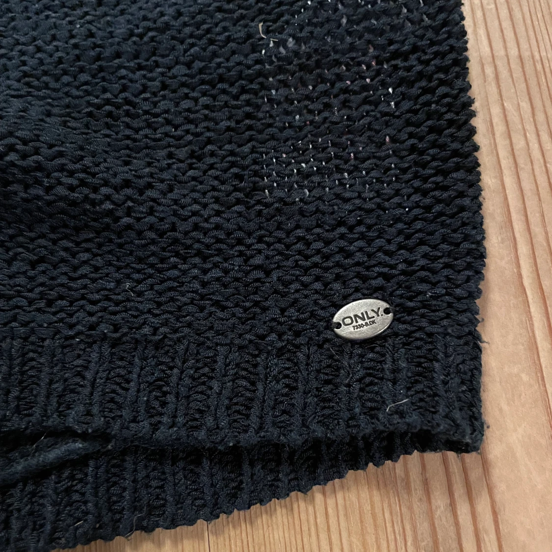 Svart Stickad tröja. - 91