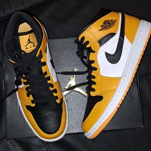 Jordans  - Hej säljer mina skor som är i ett bra skick hel o använda endast har testad dom fick de i prisent med tyvärr fel storlek på mig.