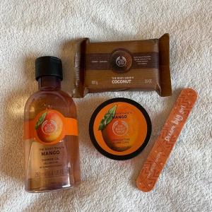 The body shop - säljer dessa produkter från The body shop helt oanvända och oöppnade!  En bodybutter| duschtvål| handtvål| en nagelfil. Styckpris 50 kr
