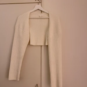 Vit Kofta  - Säljer denna för 70kr