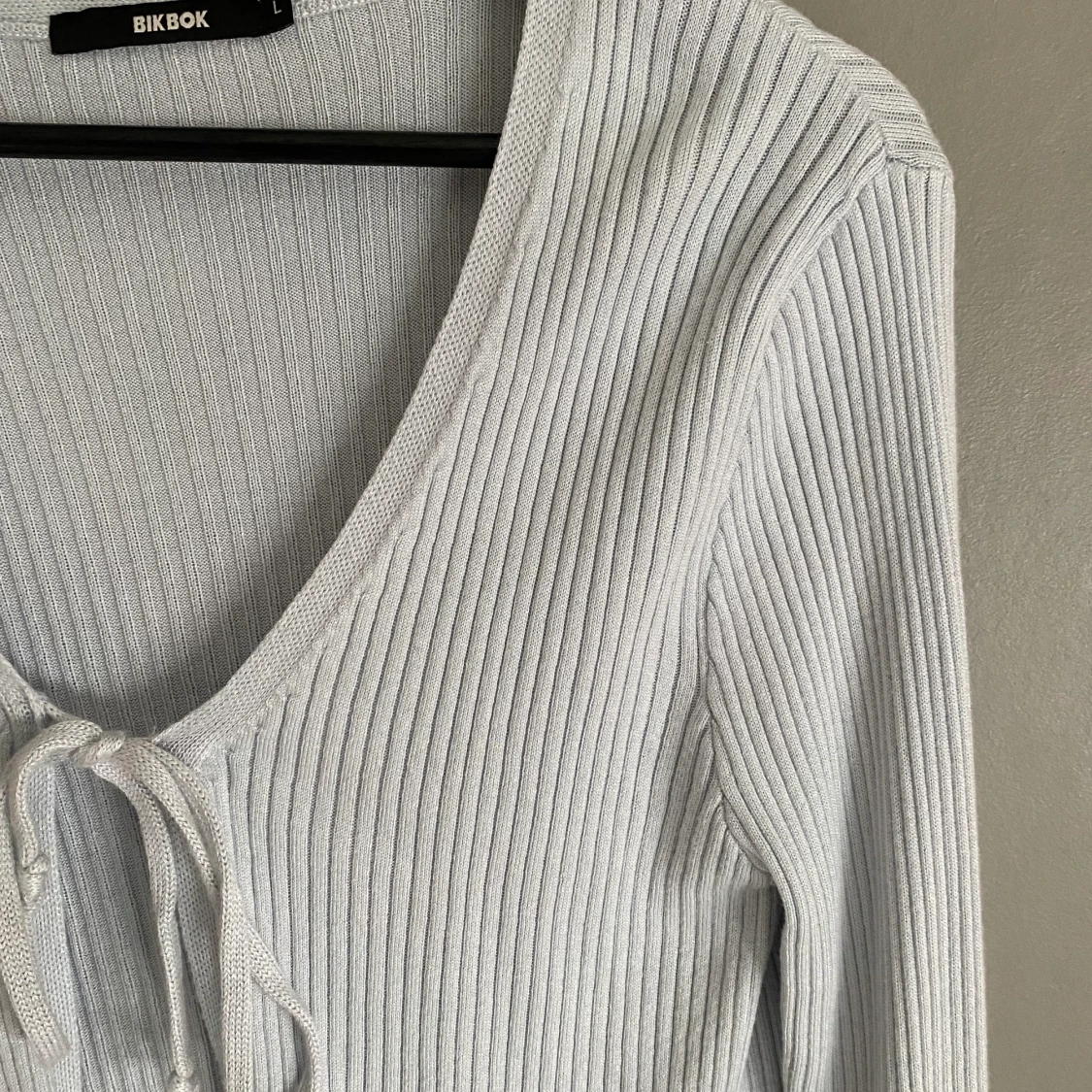 Ribbad kofta med knytning,Bik Bok,strl L - 90