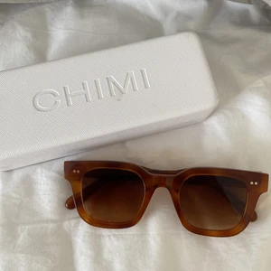 chimi👍 - fina chimi solglasögon som typ bara har använts en gång😍den populära modellen 004 och färgen tortoise🙌