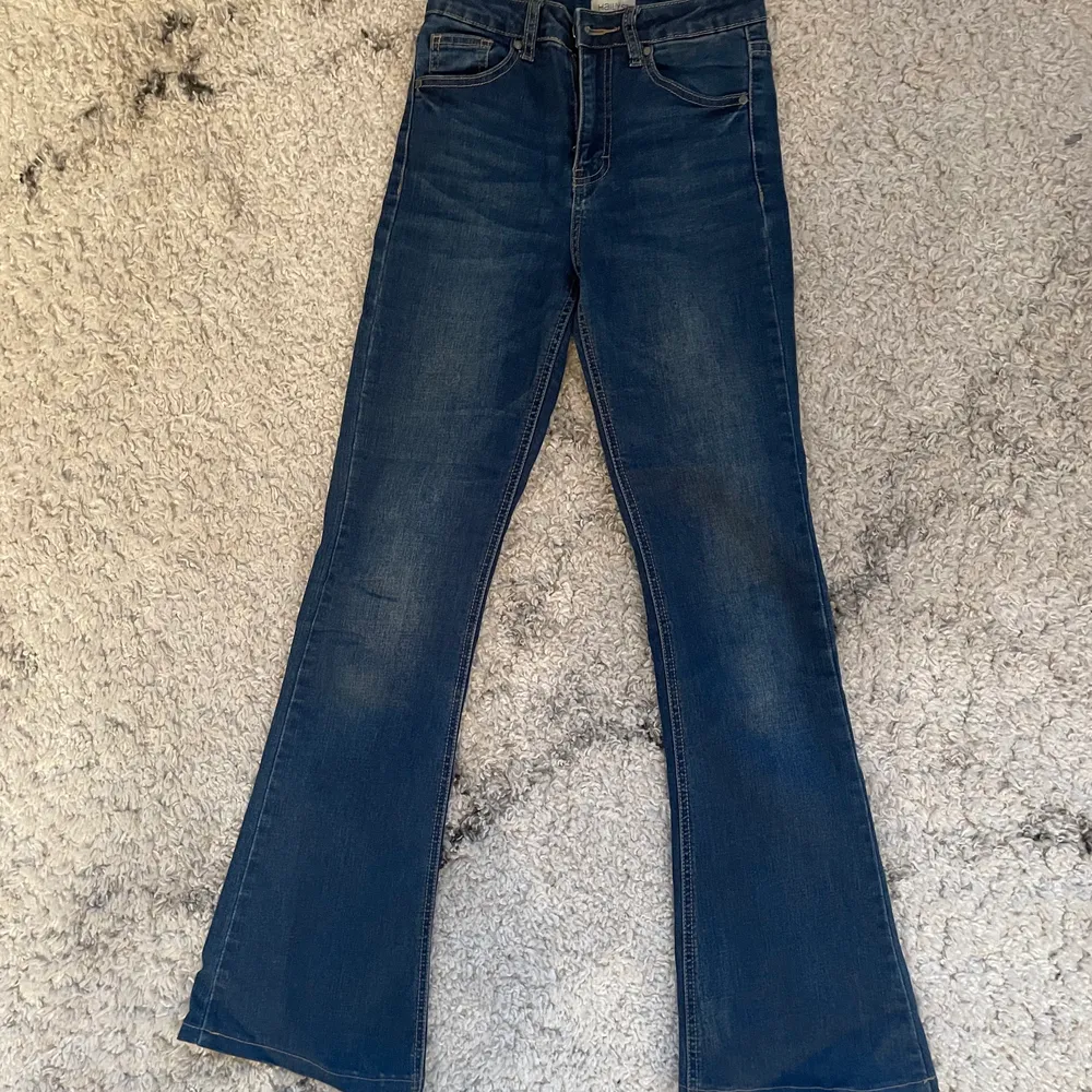 skit snygga bootcut jeans som inte kommer till användning längre💖. Jeans & Byxor.