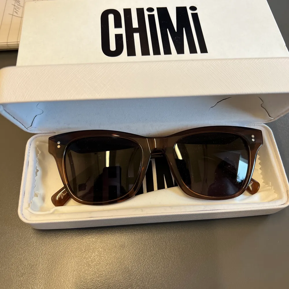 Köper superfina chimi solglasögon, knappt använda och i fint skick❣️. Accessoarer.