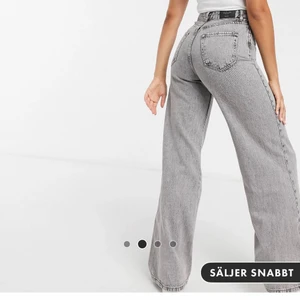 ASOS jeans  - Ett par snygga jeans från ASOS som tyvärr inte kommer till användning längre. Köptes i höstras. Köpare står för frakt 💖💖