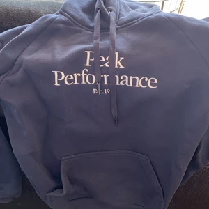 Peak performance hoddie S - Hoddie från peak performance, storlek S, aldrig använd, Gick för 1099kr så runt 1000kr eller 966 kr kom å köp, ny skick 