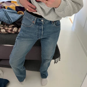 Levis 501 💕 - superfina levis 501or! säljer pga tycker dom sitter lite för smått för mig (jag är vanligtvis S i jeans) 💕