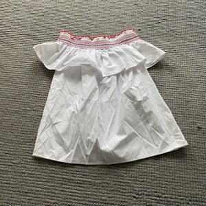 Off Shoulder blus - Vit off ahoulder blus från Primark med röda och marinblå sömmar