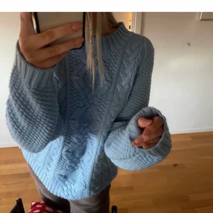 Tröja - Suuuperfin tröja från nelly. Så fin att bara ha till jeans eller över klänningar i sommar! Använd 2-3 ggr. Som ny i skicket 