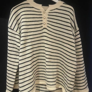 Stickad tröja, S - Jätte söt stickad tröja, storlek S