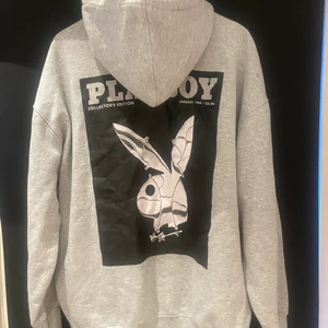 Playboy hoodie - Playboy hoodie oversize, knappt använd. Storlek S