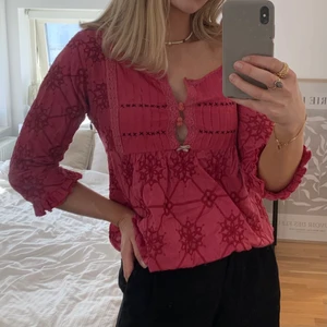Rosa blus - Odd Molly - Säljer min rosa blus från odd molly💕 Kan skicka men köparen står för frakten :)