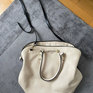 Väska - Bra skick, priset kan diskuteras vid snabbaffär 