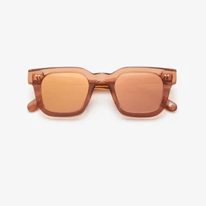 Chimi peach 004 - Säljer mina Chimi solglasögon, jag har tyvärr inte kvitto utan bara box med eftersom att jag köpte de här av en på plick, dock har jag inte använt dem så mycket. Finns ej att få tag på längre (hade även kunnat byta mot ett par andra) 