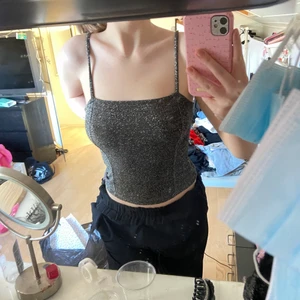 Linne - Ett superfint festlinne! Har knappt använts och är därför i bra skick! Storlek M men passar även S då det är stretchigt!😍