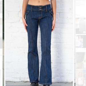 🦋Agatha denim jeans från brandy Melville 🦋 Helt nya endast använda och tvättade en gång! Köpte ett par snarlika second hand därav säljer jag dessa. Jag är 170 cm lång och har oftast storlek 27 i Jeans💞 Hör av dig vid fler frågor!
