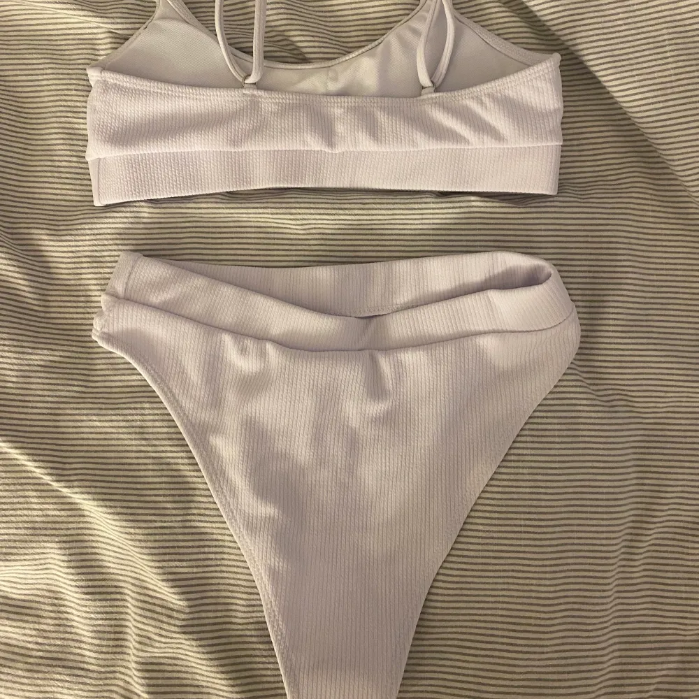 Fint och oanvänt bikini set från shein! Storlek S, 50kr exklusive frakt!. Övrigt.