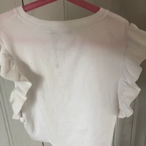 Fin Zara tröja  - En fin topp som köptes i sommras, använd någon gång men ser ut som helt ny! Storlek S kontakta om ni är intresserade:)