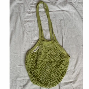 Grön väska - Fin grön väska. Köparen står för frakt🌸