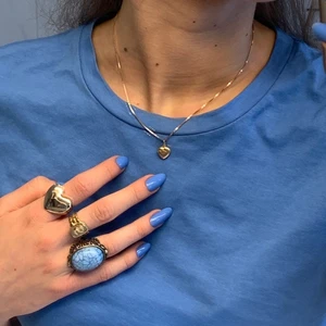 Tröja - Så fin tröja från zara i en superfin blå färg. Den är justerbar i sidorna så kan göras både längre och kortare. Finns inte att köpa längre, frakt står köparen för.✨🖤